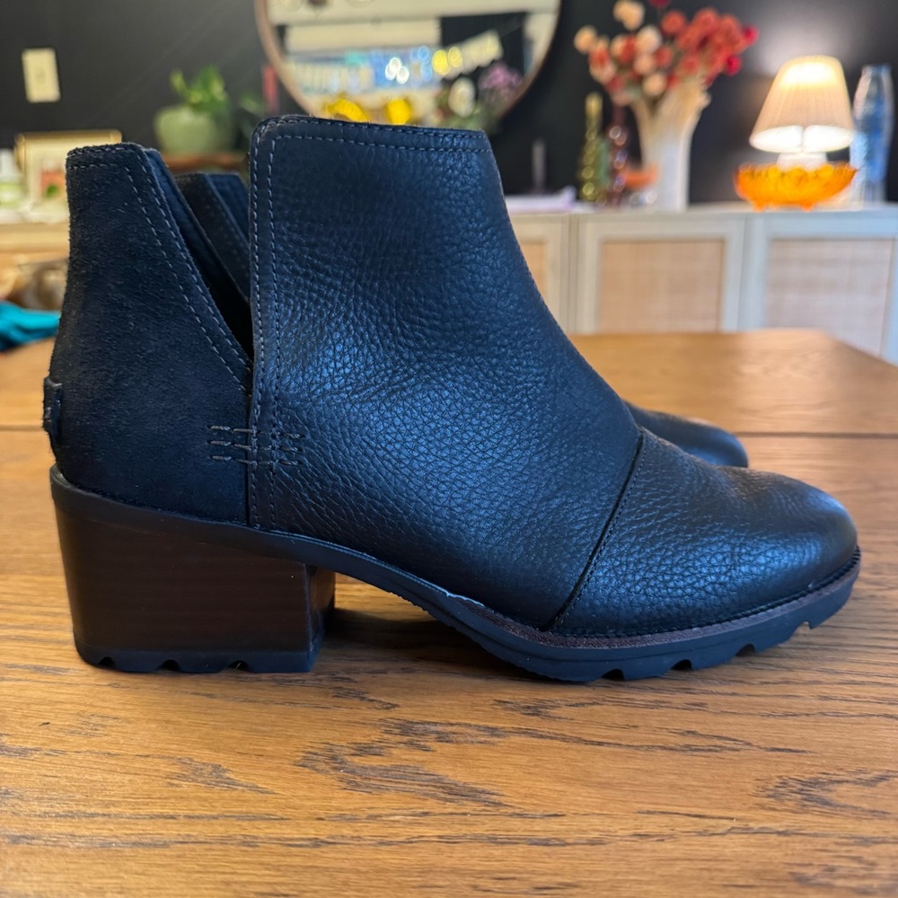 Sorel Black Leather Ankle Booties Suede combo Leather‎  Boots